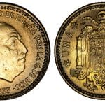 découvrez l'équipement essentiel pour débuter en numismatique : loupes, pinces, classeurs et guides pour collectionneurs débutants.