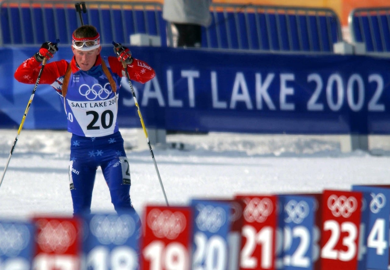 découvrez le biathlon, un sport d'hiver alliant ski de fond et tir à la carabine, combinant endurance et précision pour des compétitions palpitantes.