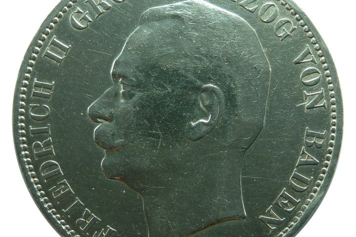 découvrez notre collection de pièces commémoratives uniques, parfaites pour les collectionneurs et les passionnés d'histoire.