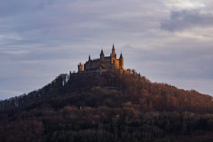 découvrez l'allemagne, un pays riche en histoire, culture vibrante et paysages à couper le souffle. explorez ses villes emblématiques, admirez ses monuments historiques et goûtez à sa délicieuse cuisine. plongez dans l'héritage unique de l'europe centrale.