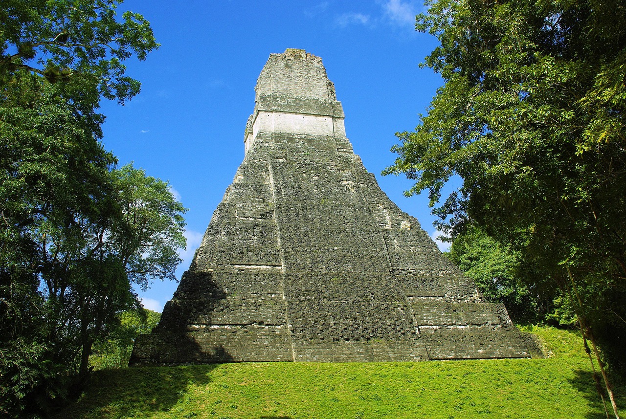découvrez le guatemala, pays d'amérique centrale aux paysages volcaniques impressionnants, riche en culture maya, en villes coloniales et en nature luxuriante. préparez votre voyage entre traditions authentiques et aventures inoubliables.
