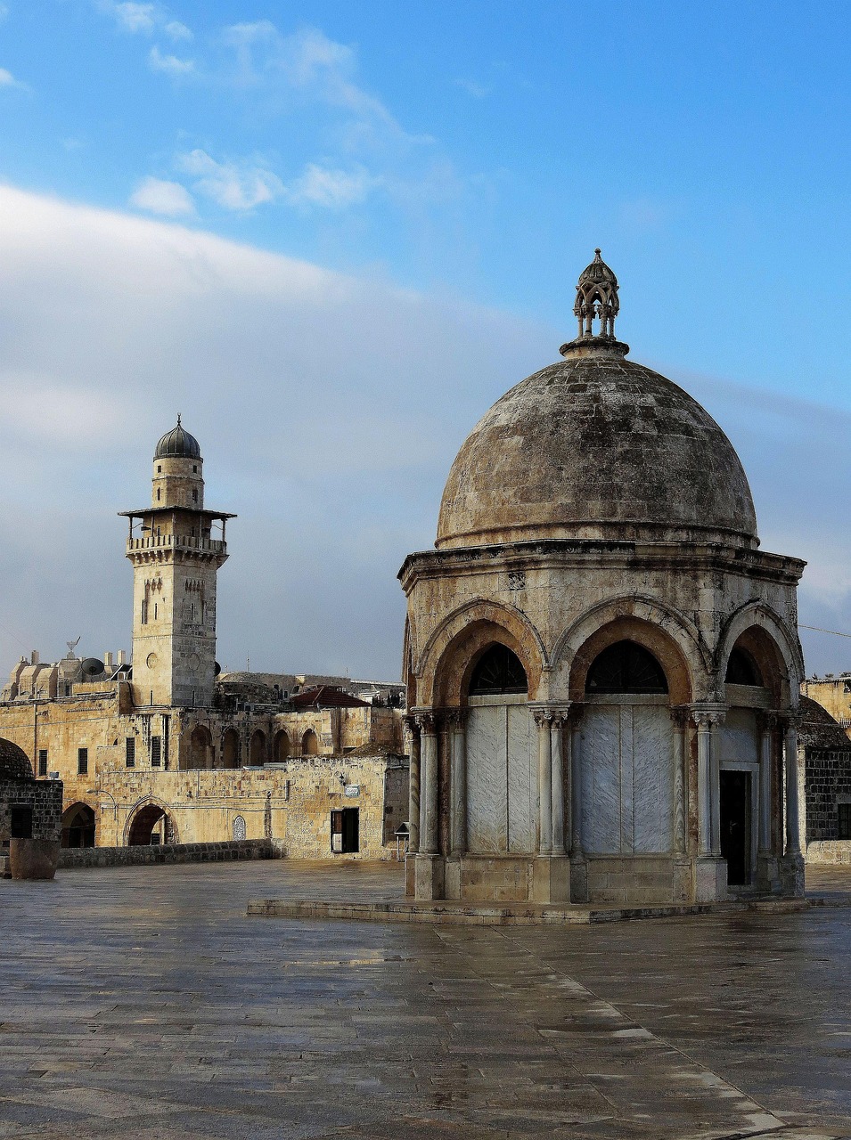 découvrez israël, un pays riche en histoire, culture et paysages à couper le souffle. explorez jérusalem, tel aviv et la mer morte, tout en vous immergeant dans la diversité de ses traditions et cuisines.