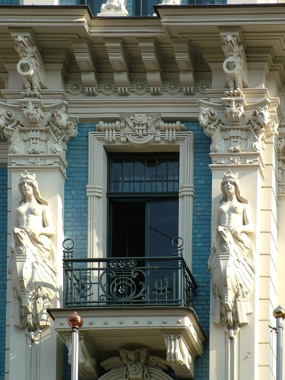 découvrez la lettonie : un pays balte riche en histoire, paysages naturels fascinants, culture vibrante et charmantes villes médiévales. préparez votre voyage en lettonie et explorez ses trésors uniques !