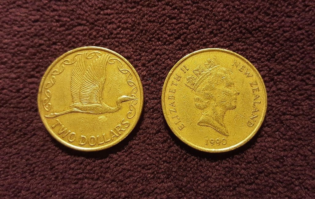 découvrez l'art et la science de la numismatique : étudiez, collectionnez et appréciez les monnaies anciennes et modernes, leur histoire et leur valeur.