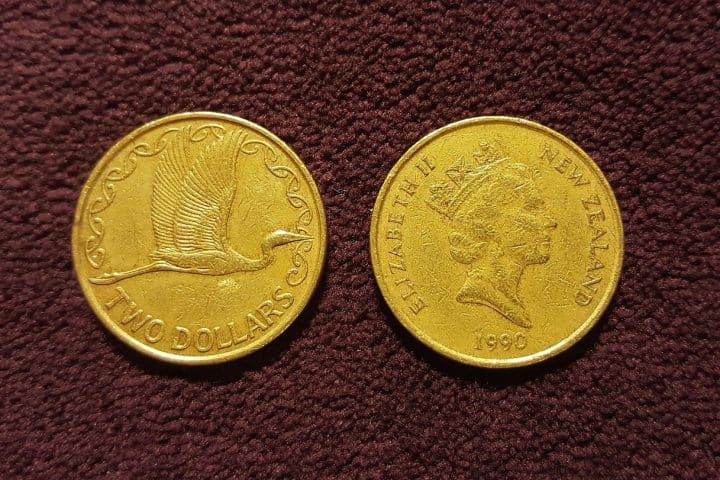 découvrez l'art et la science de la numismatique : étudiez, collectionnez et appréciez les monnaies anciennes et modernes, leur histoire et leur valeur.
