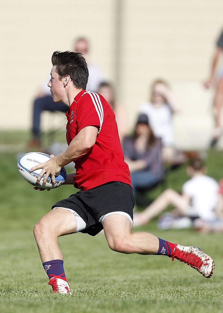 découvrez notre sélection d'équipements de rugby de haute qualité pour tous les niveaux, comprenant maillots, ballons, protège-dents et accessoires essentiels pour jouer en toute sécurité et performance.