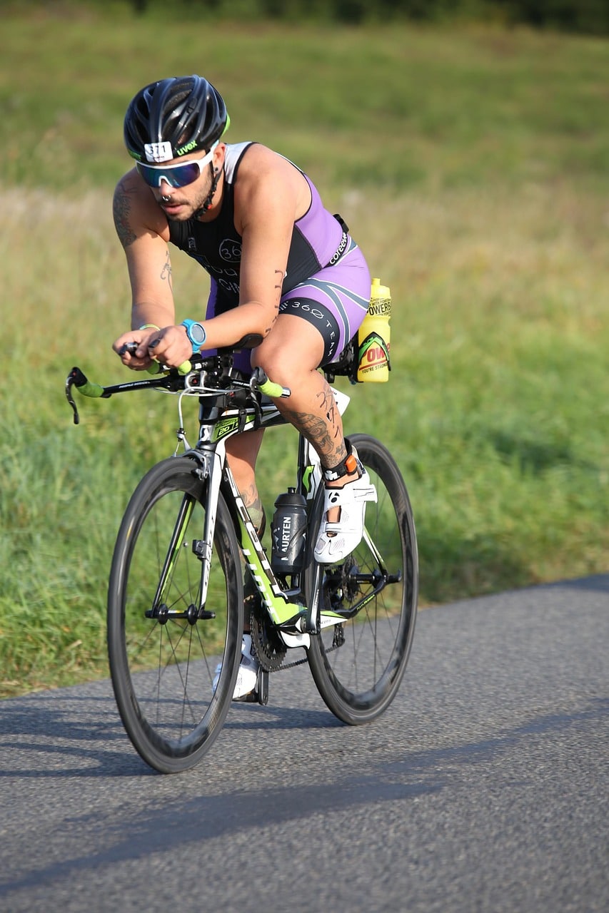 découvrez tout sur le triathlon : conseils d'entraînement, équipements essentiels, astuces pour débutants et actualités des compétitions. préparez-vous à nager, pédaler et courir vers vos objectifs sportifs !
