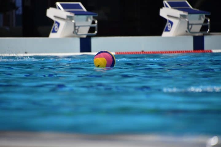 découvrez l'univers passionnant du water polo, un sport aquatique dynamique qui allie stratégie, endurance et esprit d'équipe. apprenez les règles, les techniques et les meilleurs clubs pour plonger dans cette compétition palpitante. que vous soyez un joueur novice ou un fan inconditionnel, explorez tout ce qu'il faut savoir sur le water polo!